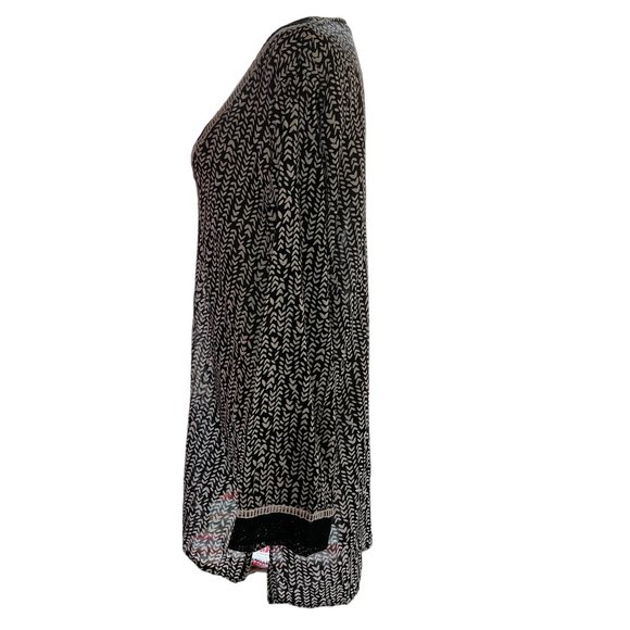 LA BLANCA Black & White Coverup with Crochet Trim Size Medium - Picture 3 of 11